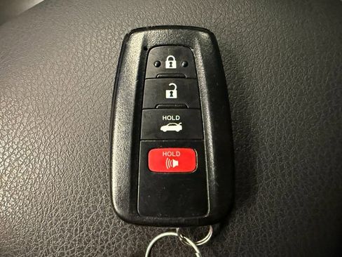 Used 2020 Toyota Camry SE w/ Convenience Package image 16