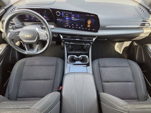 Used 2024 Chevrolet Traverse LT FWD image 12