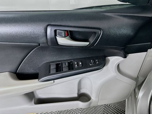 Used 2013 Toyota Camry LE image 15