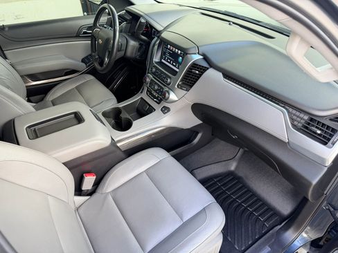 Used 2019 Chevrolet Suburban LT image 19
