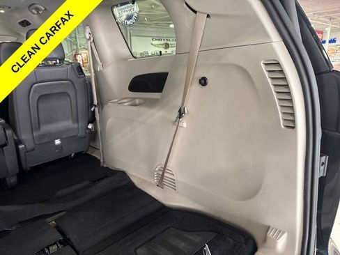 Used 2017 Chrysler Pacifica Touring-L w/ Tire & Wheel Group FWD image 31