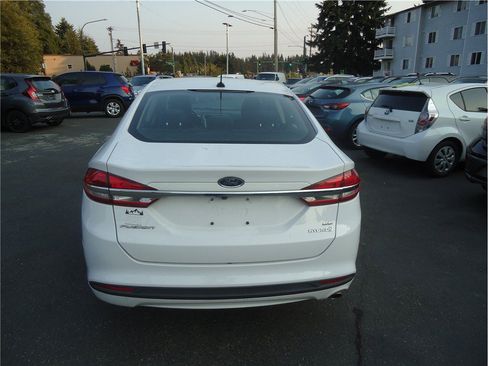 Used 2018 Ford Fusion SE FWD image 7