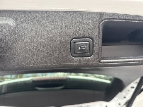 Used 2024 GMC Terrain SLT image 20