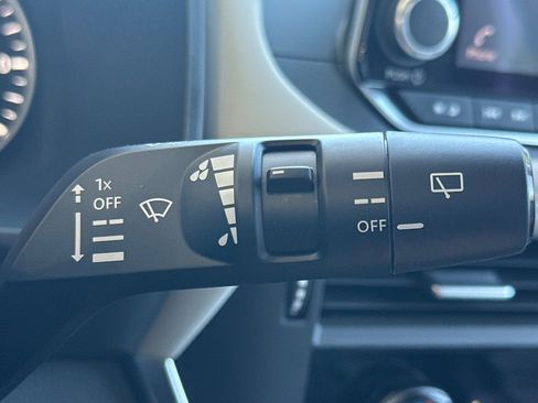 Used 2023 Nissan Rogue SV FWD image 32