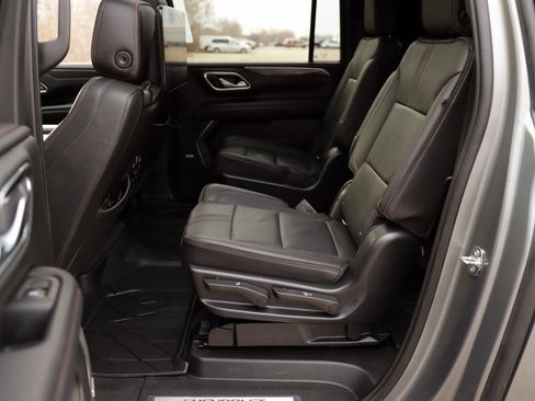 Used 2022 Chevrolet Suburban RST w/ Luxury Package image 29