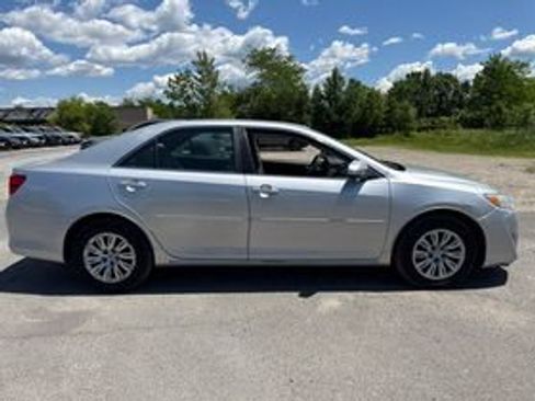 Used 2012 Toyota Camry LE FWD image 4