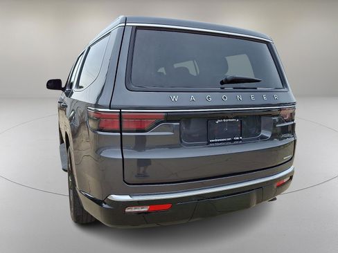 Used 2024 Jeep Wagoneer Series III AWD/4WD image 8