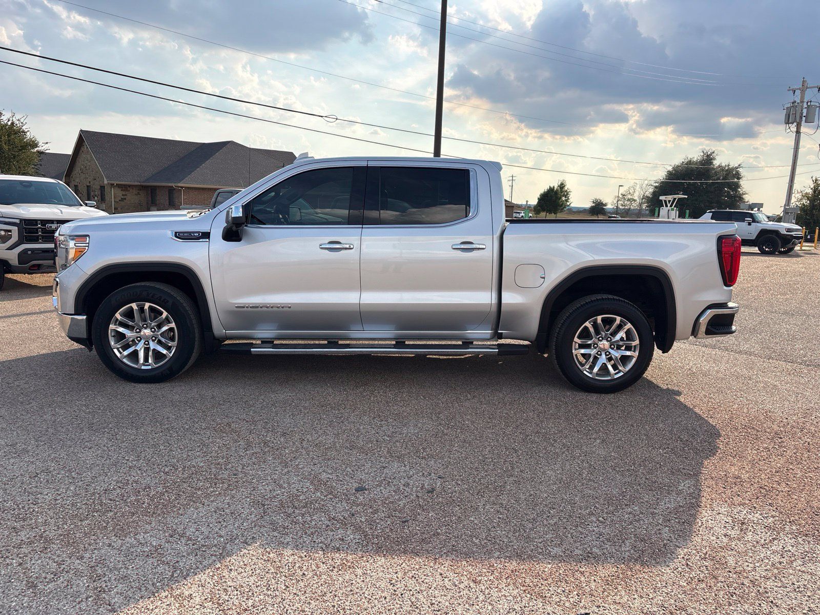 Used 2021 GMC Sierra 1500 SLT w/ SLT Premium Plus Package RWD image 2