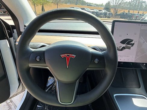 Used 2021 Tesla Model Y Long Range image 26