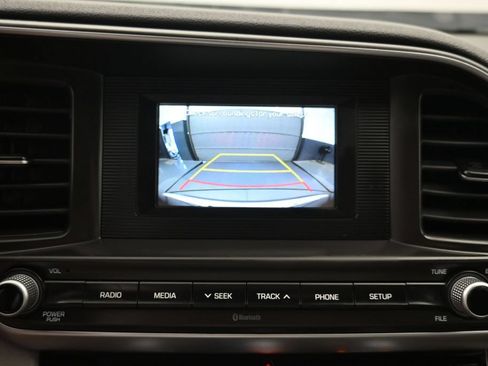 Used 2020 Hyundai Elantra SE FWD image 16