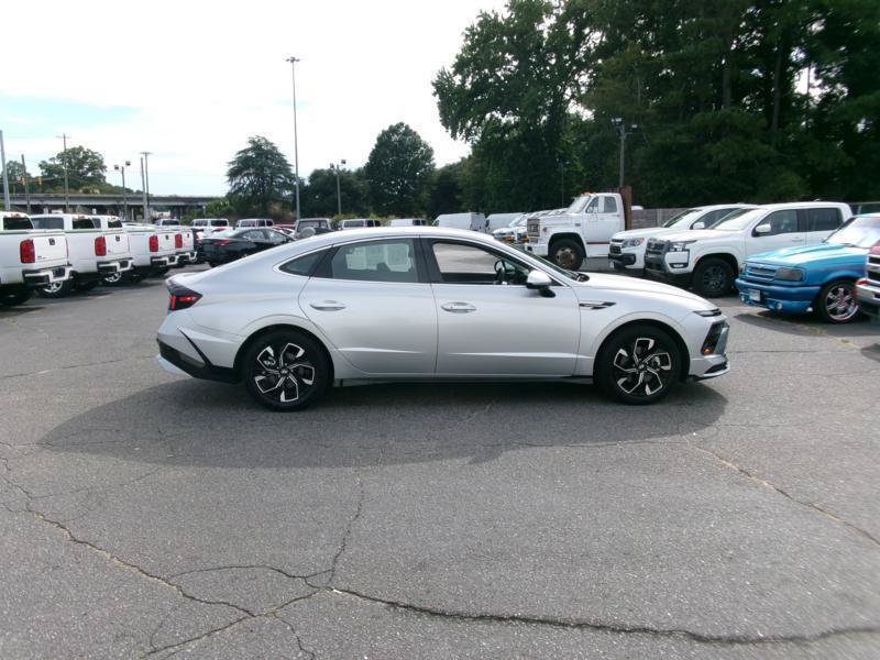Used 2025 Hyundai Sonata SEL FWD image 5
