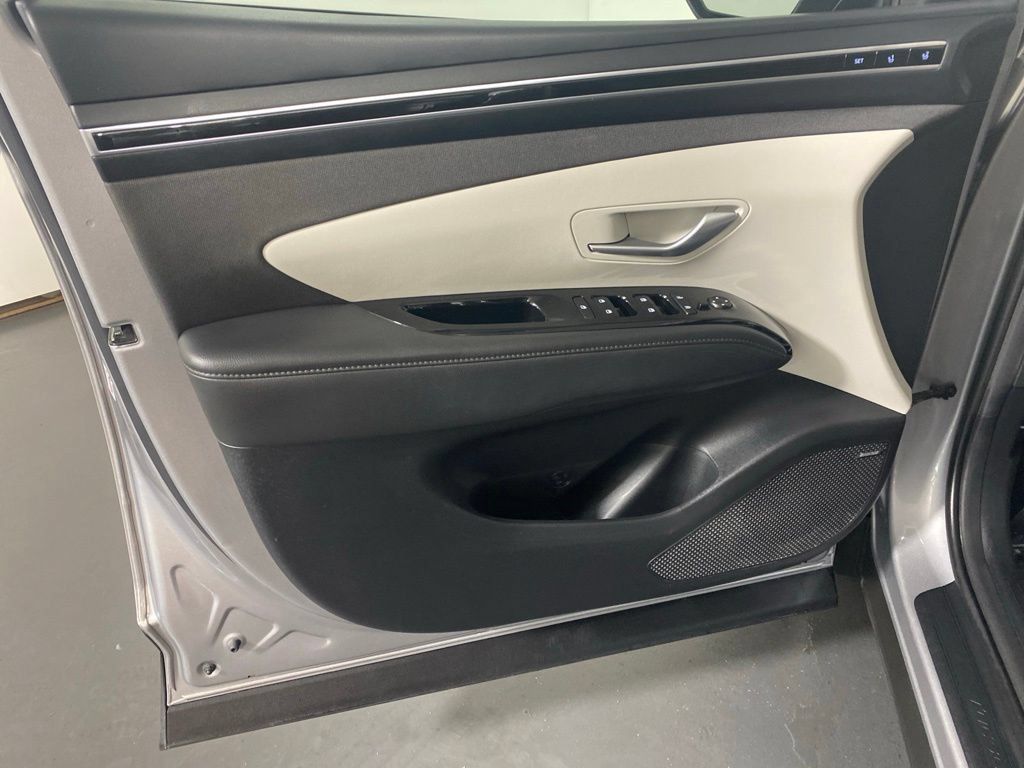 Used 2023 Hyundai Tucson Limited AWD/4WD image 25