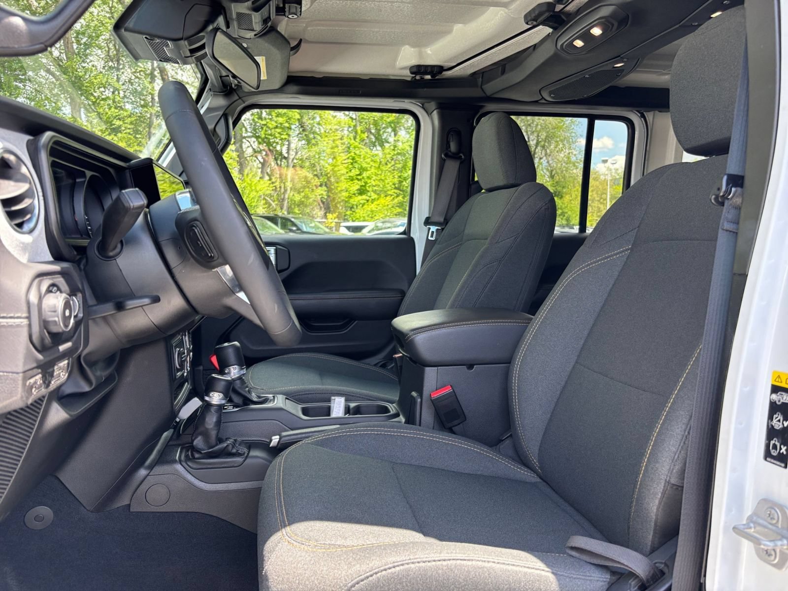 Used 2025 Jeep Wrangler Unlimited Sahara AWD/4WD image 26