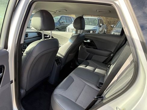 Used 2018 Kia Niro EX image 11