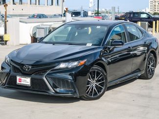 Certified 2022 Toyota Camry SE image 1