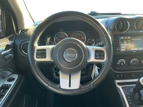 Used 2015 Jeep Compass Latitude image 18
