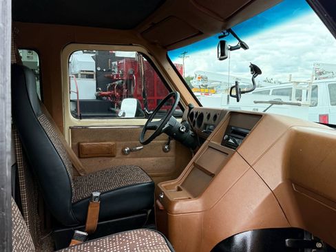 Used 1990 Chevrolet G30 Heavy-Duty Extended Sportvan RWD image 26