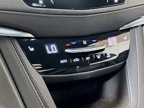 New 2025 Cadillac XT5 Luxury image 10