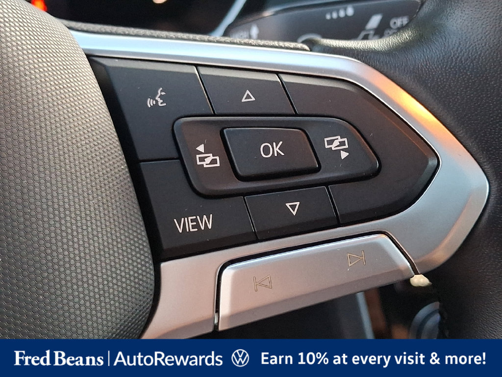 Certified 2022 Volkswagen Jetta SE w/ Panoramic Sunroof Package FWD image 28