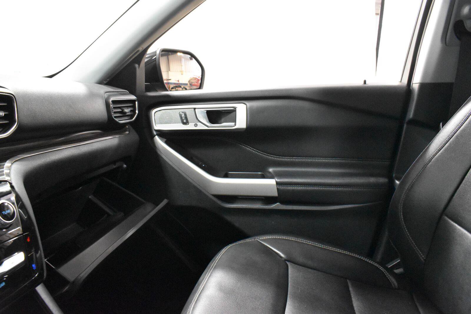 Used 2021 Ford Explorer Limited w/ Equipment Group 301A AWD/4WD image 20