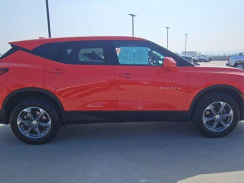 Used 2025 Chevrolet Blazer LT FWD image 9