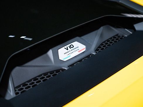 Used 2021 Lamborghini Huracan EVO RWD image 12