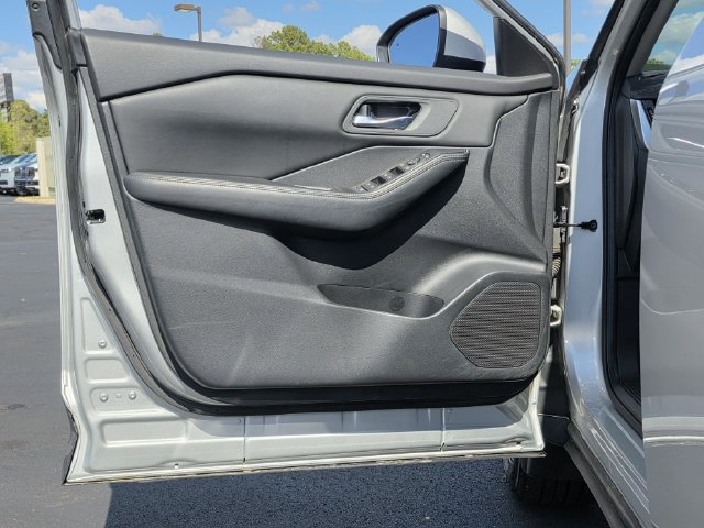 Used 2024 Nissan Rogue SV FWD image 15