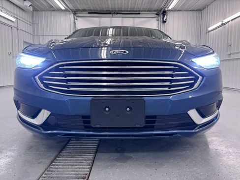 Used 2018 Ford Fusion SE w/ Fusion SE Technology Package FWD image 11
