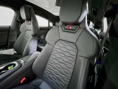 New 2026 Audi S e-tron GT Prestige image 11