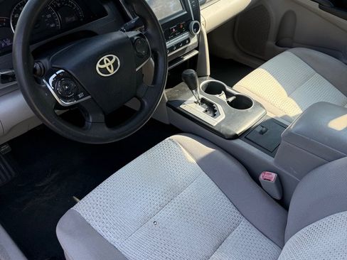 Used 2012 Toyota Camry LE FWD image 6