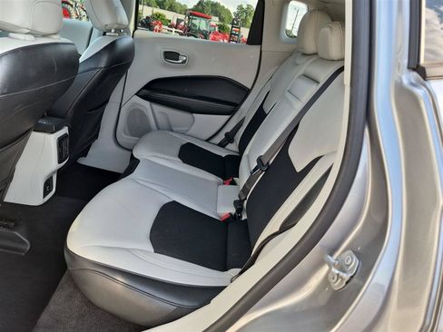 Used 2018 Jeep Compass Latitude FWD image 30
