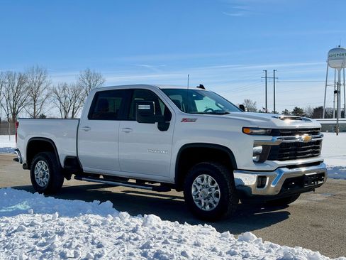 Used 2024 Chevrolet Silverado 2500 LT image 8