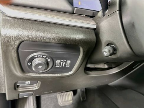 Used 2023 Jeep Grand Cherokee Overland AWD/4WD image 22