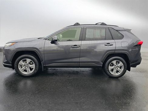 Used 2025 Toyota RAV4 XLE image 2