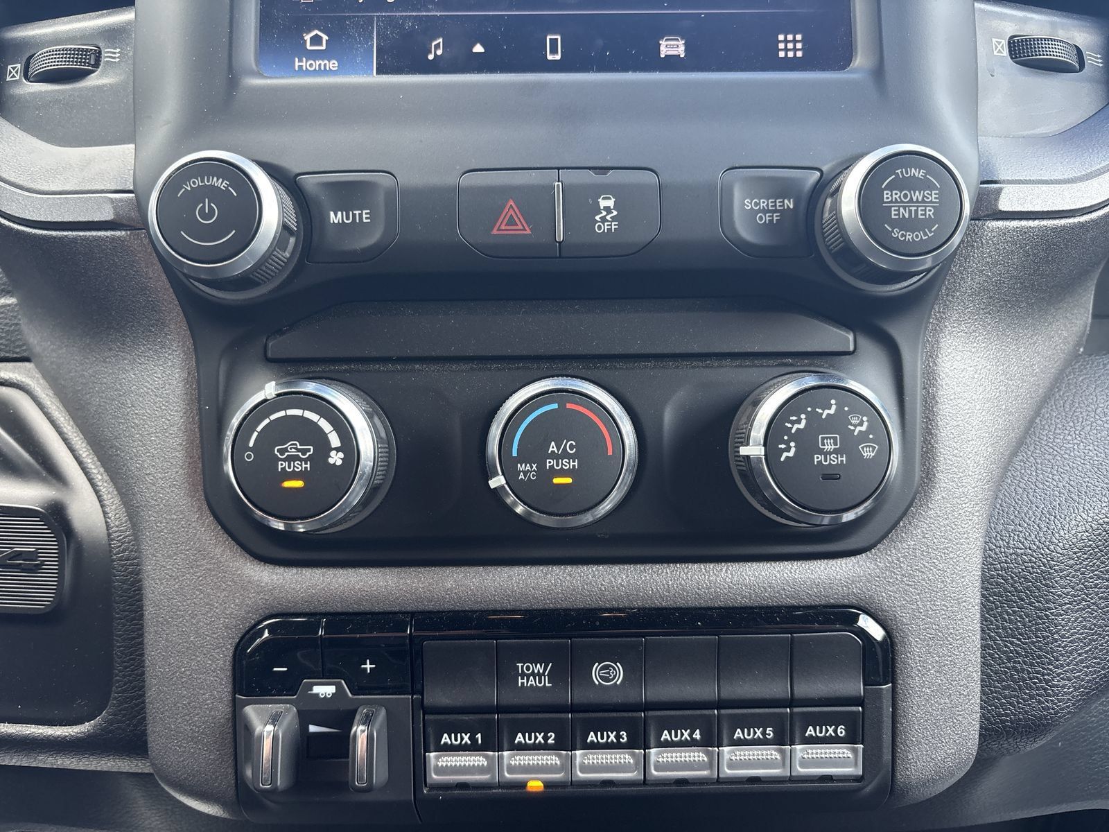 Used 2024 RAM 3500 Tradesman w/ Chrome Appearance Group AWD/4WD image 21