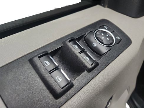 Used 2023 Jeep Grand Cherokee L Overland w/ Advanced Protech Group III image 54