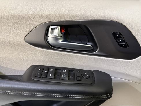 Used 2023 Chrysler Pacifica Touring-L w/ Road Tripper Package FWD image 17