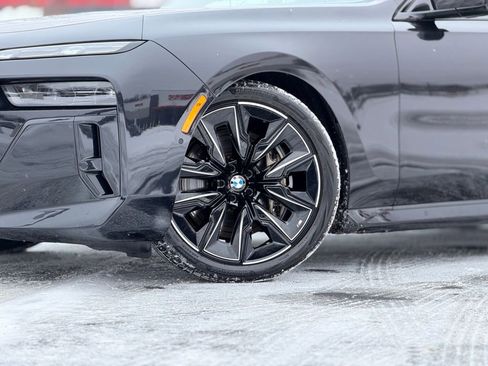 Certified 2023 BMW 760i xDrive w/ Executive Package image 2