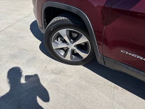 Used 2019 Jeep Cherokee Limited AWD/4WD image 26