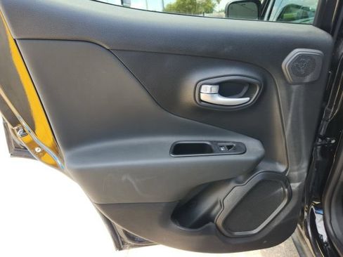 Used 2023 Jeep Renegade Altitude w/ Sun/Sound Group AWD/4WD image 24