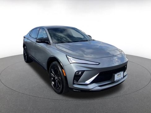 Used 2025 Buick Envista Sport Touring image 3