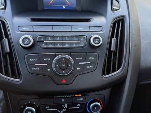 Used 2015 Ford Focus SE image 16