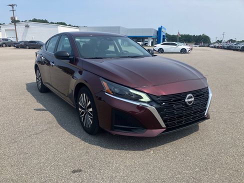 Used 2024 Nissan Altima 2.5 SV FWD image 7