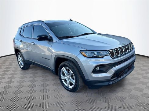 Used 2023 Jeep Compass Latitude image 4