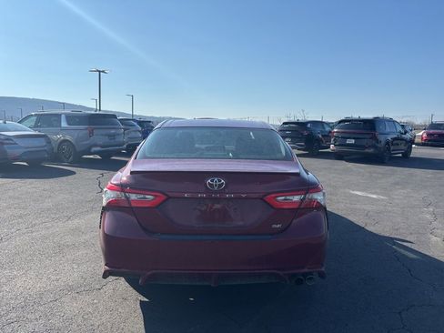 Used 2018 Toyota Camry SE image 4