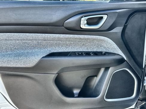 Used 2022 Jeep Compass Latitude image 9