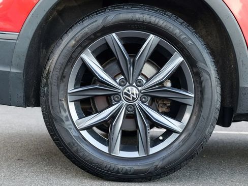 Used 2022 Volkswagen Tiguan SE AWD/4WD image 13