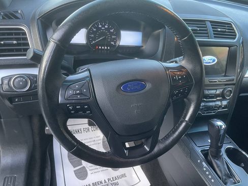 Used 2017 Ford Explorer XLT w/ Equipment Group 202A AWD/4WD image 14