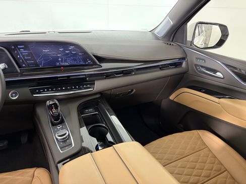 Certified 2024 Cadillac Escalade ESV Premium Luxury w/ Performance Package image 41