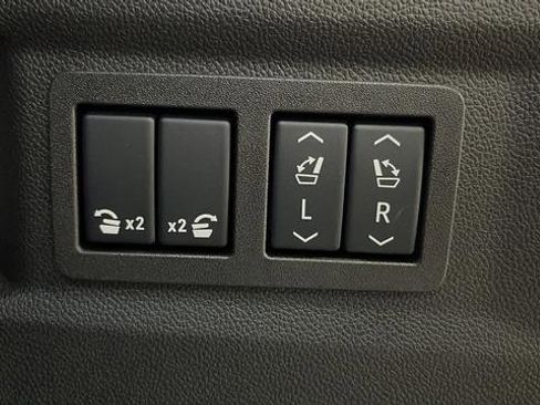 Used 2025 Chevrolet Tahoe High Country AWD/4WD image 29